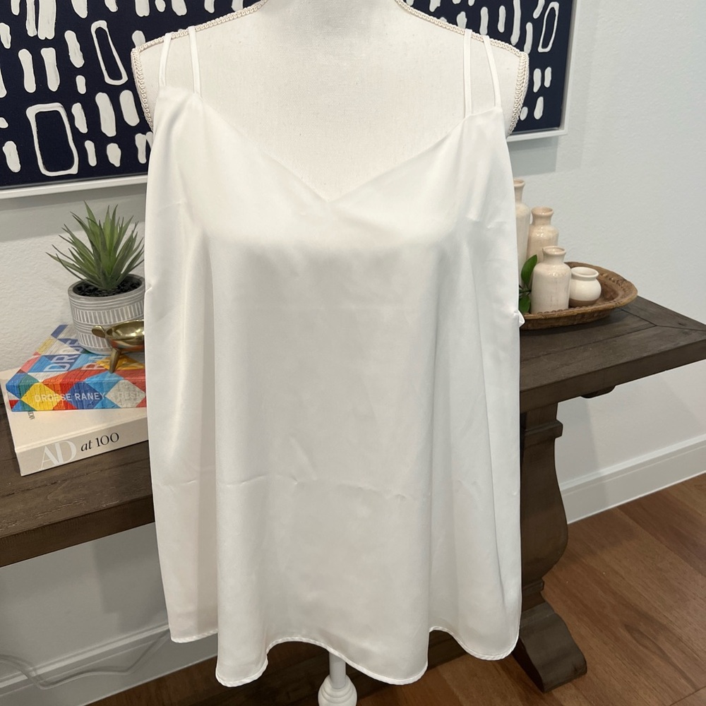 Like New!! Women’s Skies Are Blue Curvy Double Strap Cami - 2X - Ivory